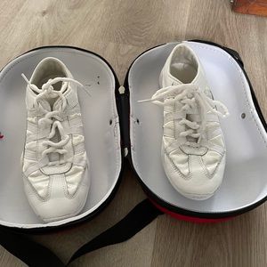 Nfinity Evolution Cheer Shoes Kids 5 with Red Case